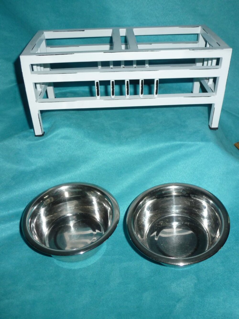 Elevated Feeding Station Small Dog/Cat Distressed Metal 2 stainless steel bowls - Picture 7 of 10